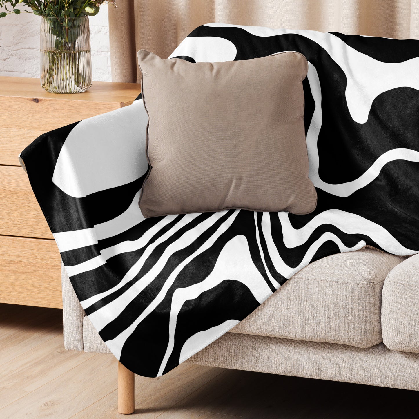 BLACK & WHITE SHERPA BLANKET