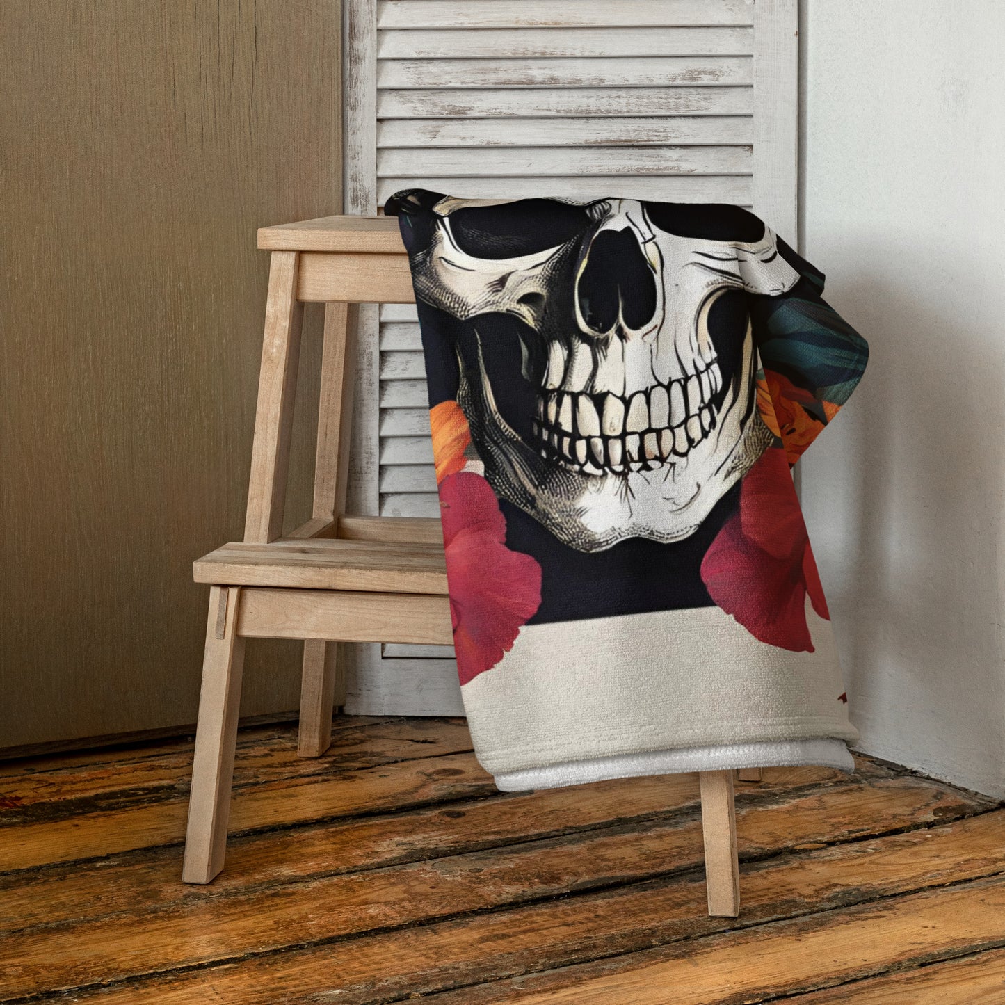 RETRO TROPICAL SKULL BEACH TOWEL