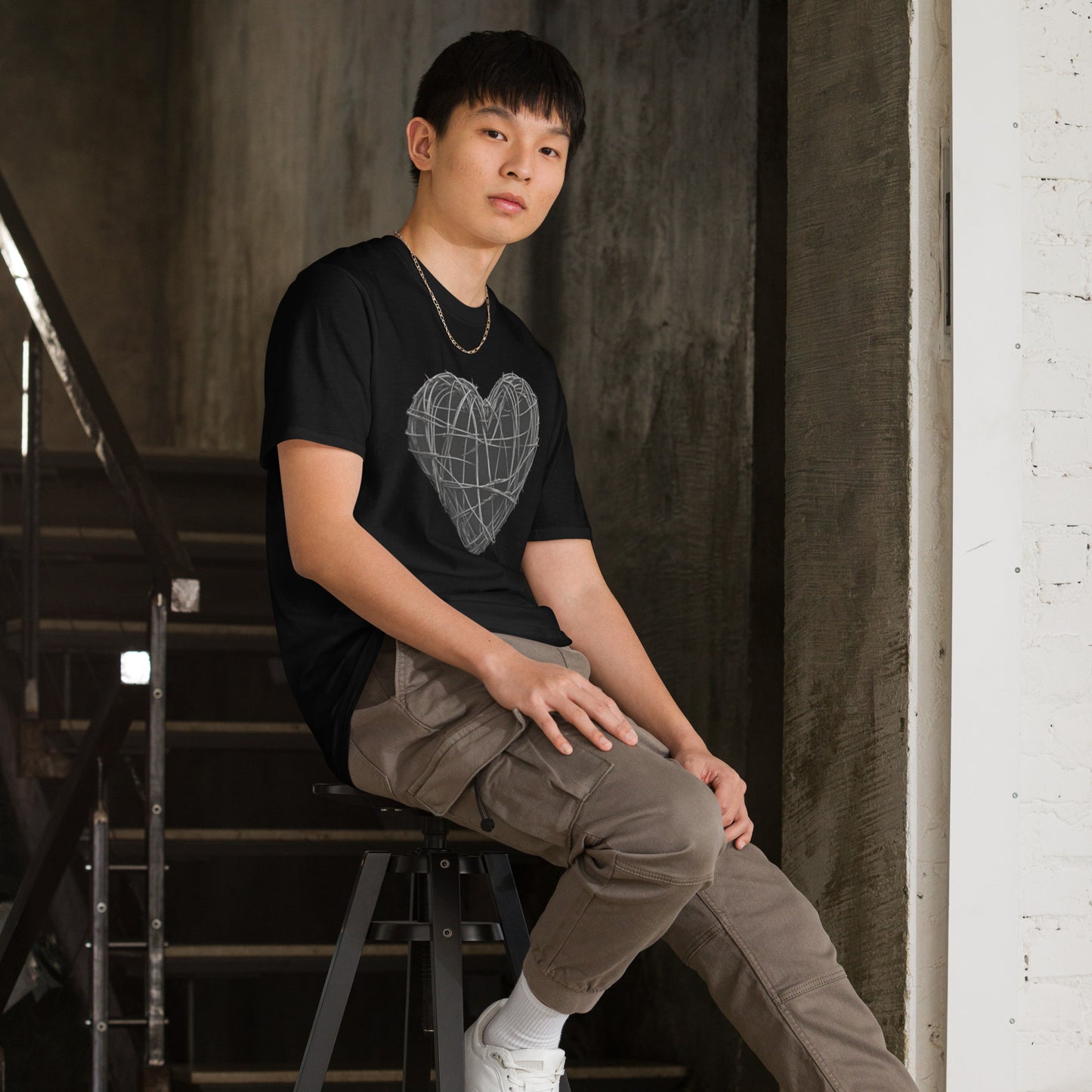 BARBED WIRE HEART SHORT SLEEVE UNISEX TEE